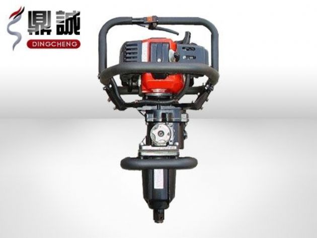 點擊查看詳細信息<br>標題：便攜式內(nèi)燃扳手 閱讀次數(shù)：4424