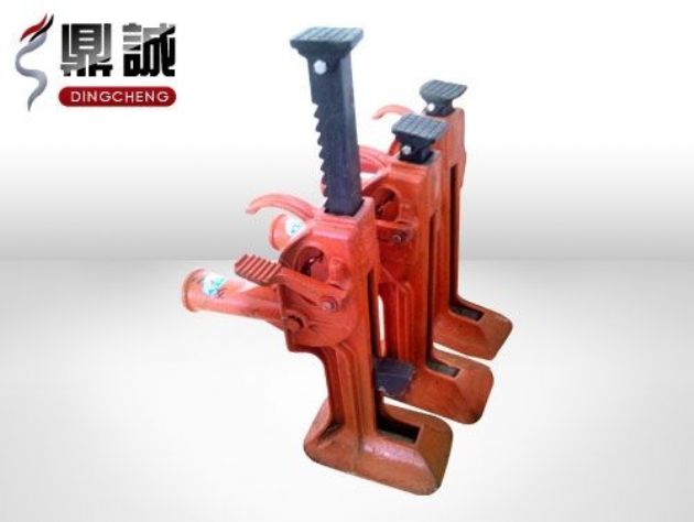 點擊查看詳細信息<br>標題：齒條式起道機 閱讀次數(shù)：4306